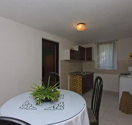 Luciano 1204 Apartamento *